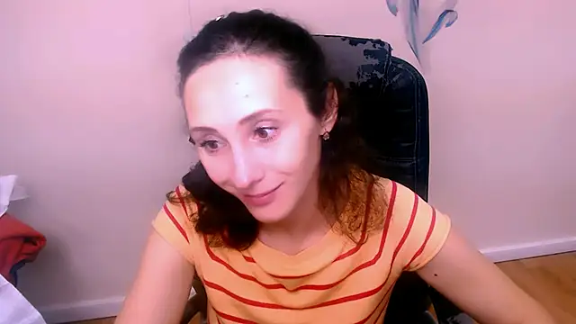 Snapshot of AlissaJersi chatting on 16, 10, 2025 AlissaJersi online show from 16, 10, 2025