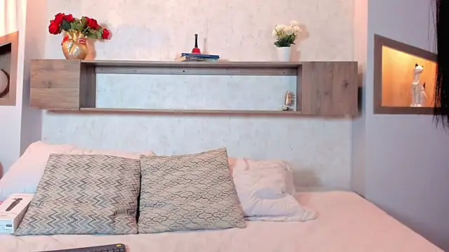 Emilly Beaumont online show from 21, 11, 2025