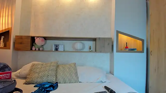 Emilly Beaumont online show from 25, 2, 2026