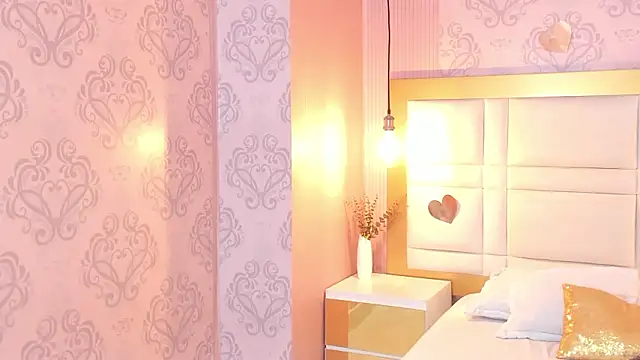 luna hot ass online show from 1, 2, 2026