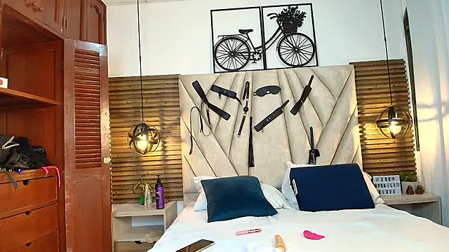 Cinthiabaker online show from 17, 11, 2025