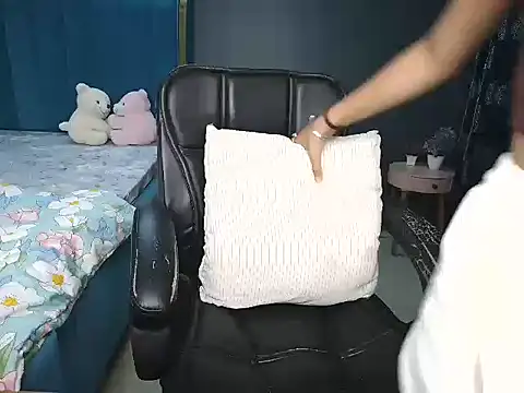 Snapshot of Urlove_lily chatting on 27, 5, 2026 Urlove lily online show from 27, 5, 2026