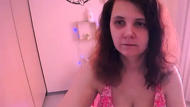 Snapshot of TwoBigSuns chatting on 14, 7, 2026 TwoBigSuns online show from 14, 7, 2026