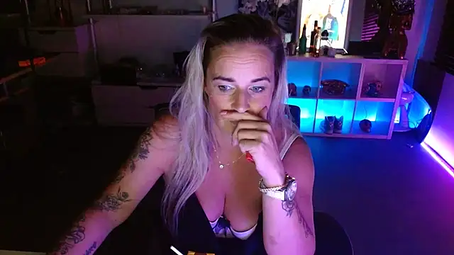 Snapshot of Mrs-Aurora chatting on 29, 9, 2025 Mrs-Aurora online show from 29, 9, 2025