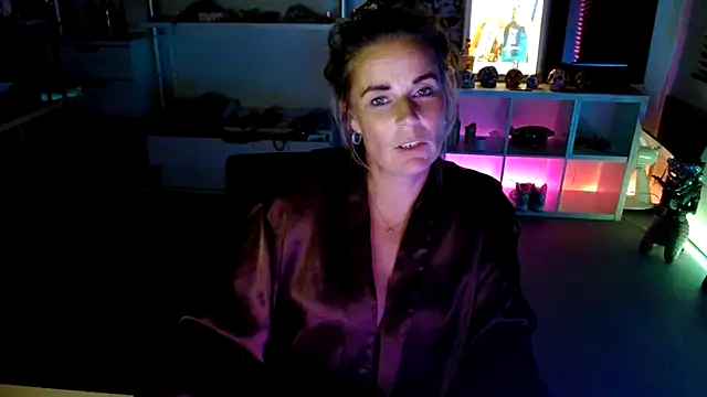 Snapshot of Mrs-Aurora chatting on 5, 10, 2025 Mrs-Aurora online show from 5, 10, 2025