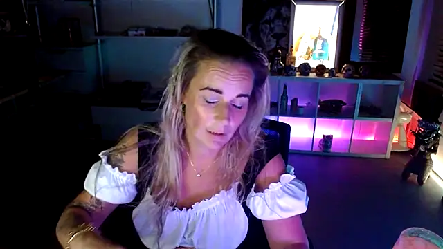 Snapshot of Mrs-Aurora chatting on 10, 10, 2025 Mrs-Aurora online show from 10, 10, 2025