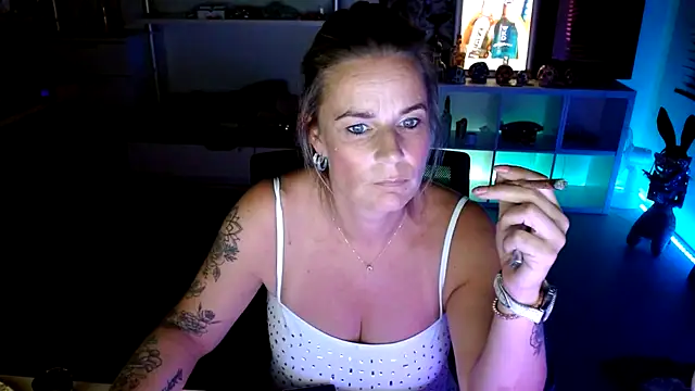 Snapshot of Mrs-Aurora chatting on 13, 10, 2025 Mrs-Aurora online show from 13, 10, 2025