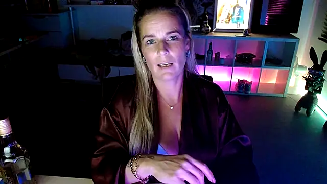 Snapshot of Mrs-Aurora chatting on 16, 10, 2025 Mrs-Aurora online show from 16, 10, 2025