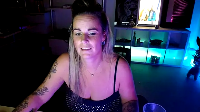 Snapshot of Mrs-Aurora chatting on 16, 10, 2025 Mrs-Aurora online show from 16, 10, 2025