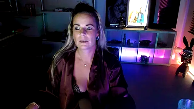 Snapshot of Mrs-Aurora chatting on 18, 10, 2025 Mrs-Aurora online show from 18, 10, 2025