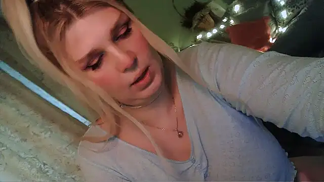 Snapshot of TsPostophere chatting on 8, 2, 2025 TsPostophere online show from 8, 2, 2025