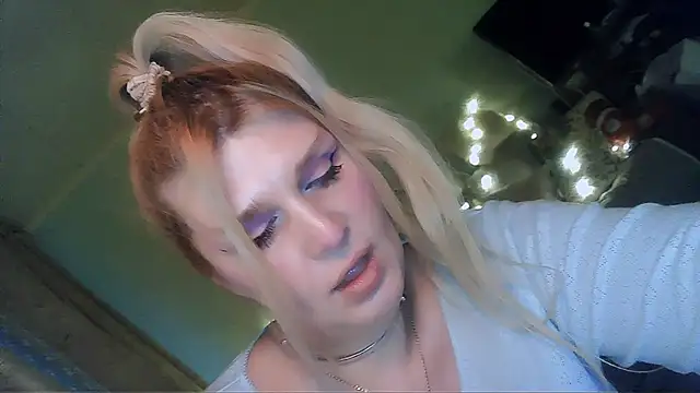 Snapshot of TsPostophere chatting on 10, 2, 2025 TsPostophere online show from 10, 2, 2025