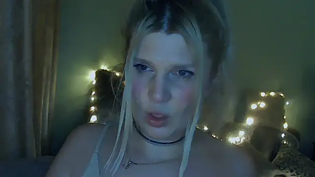 Snapshot of TsPostophere chatting on 5, 3, 2025 TsPostophere online show from 5, 3, 2025