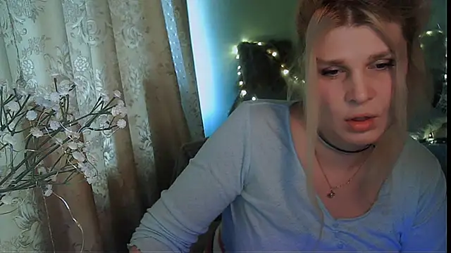 Snapshot of TsPostophere chatting on 11, 3, 2025 TsPostophere online show from 11, 3, 2025