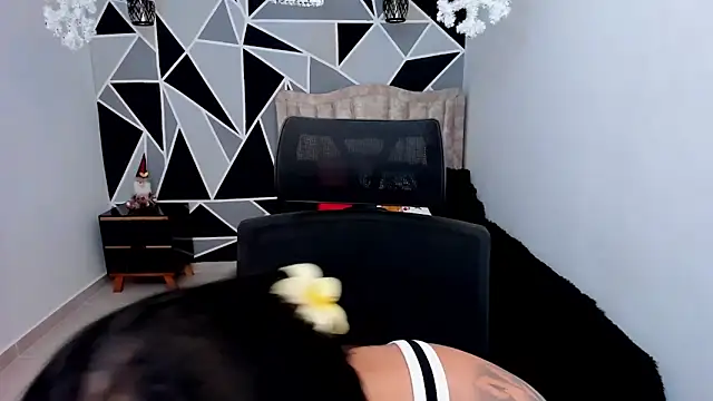 Snapshot of valeria-duarte chatting on 14, 12, 2025 valeria-duarte online show from 14, 12, 2025