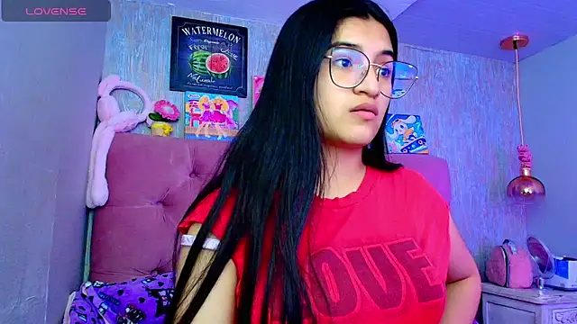 Snapshot of laurenelove chatting on 8, 1, 2026 laurenelove online show from 8, 1, 2026