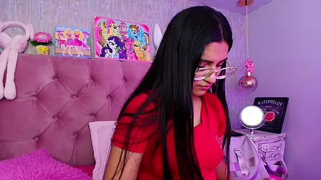 Snapshot of laurenelove chatting on 4, 2, 2026 laurenelove online show from 4, 2, 2026