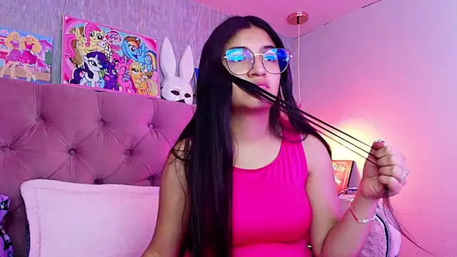 Snapshot of laurenelove chatting on 12, 2, 2026 laurenelove online show from 12, 2, 2026