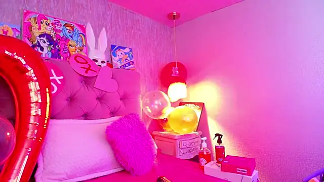 Snapshot of laurenelove chatting on 13, 2, 2026 laurenelove online show from 13, 2, 2026