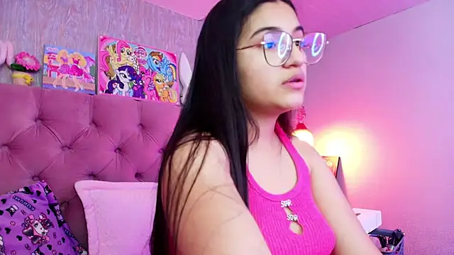 Snapshot of laurenelove chatting on 19, 2, 2026 laurenelove online show from 19, 2, 2026