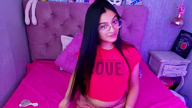 Snapshot of laurenelove chatting on 24, 2, 2026 laurenelove online show from 24, 2, 2026