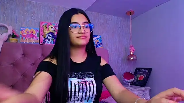 Snapshot of laurenelove chatting on 28, 2, 2026 laurenelove online show from 28, 2, 2026