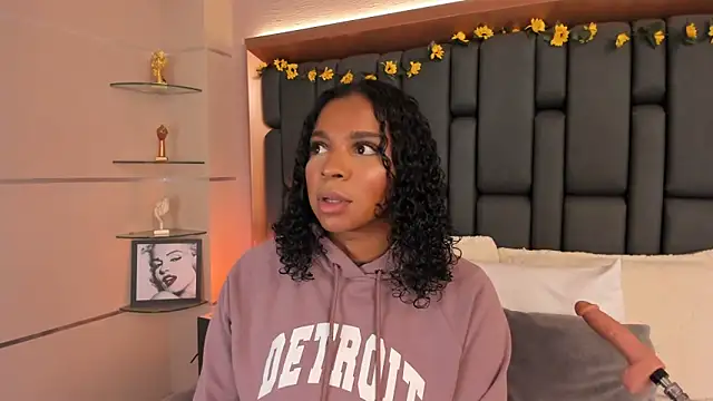 LisaMendez online show from 21, 11, 2025