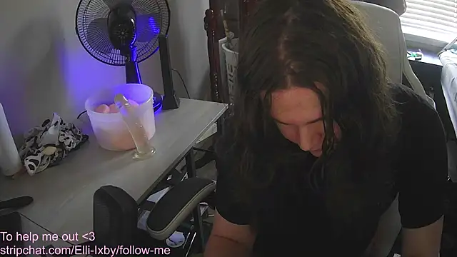 Elli-Ixby online show from 13, 11, 2025