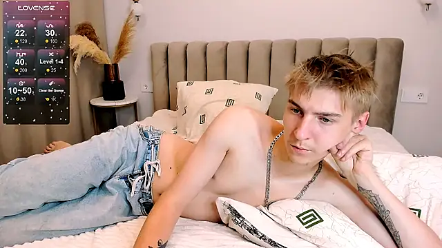 Snapshot of MrSexyCum4U chatting on 7, 10, 2025 MrSexyCum4U online show from 7, 10, 2025
