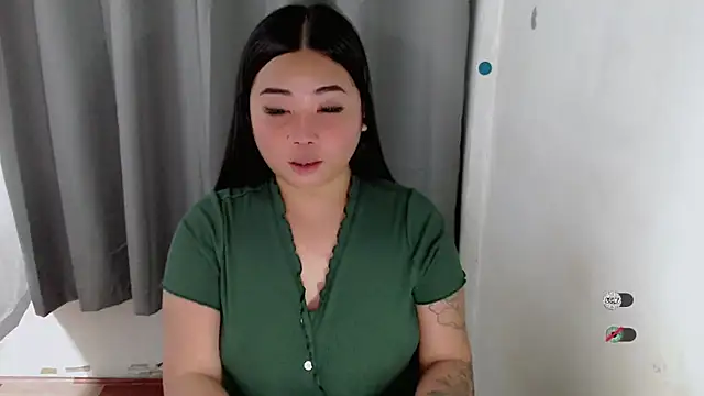 Snapshot of Yhana_Slut chatting on 14, 9, 2025 Yhana Slut online show from 14, 9, 2025