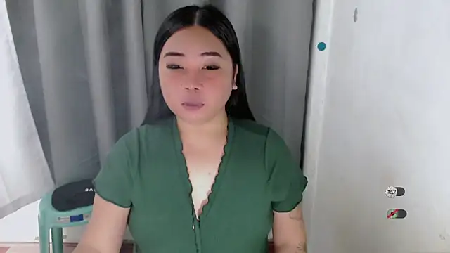 Snapshot of Yhana_Slut chatting on 17, 9, 2025 Yhana Slut online show from 17, 9, 2025