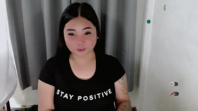 Snapshot of Yhana_Slut chatting on 19, 9, 2025 Yhana Slut online show from 19, 9, 2025