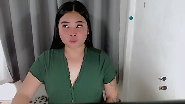 Snapshot of Yhana_Slut chatting on 24, 9, 2025 Yhana Slut online show from 24, 9, 2025