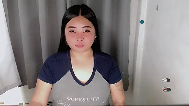 Snapshot of Yhana_Slut chatting on 25, 9, 2025 Yhana Slut online show from 25, 9, 2025