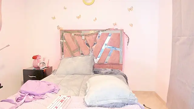 Ella Lenox online show from 3, 12, 2025