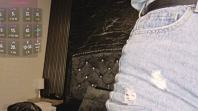 Snapshot of violett__golden chatting on 10, 9, 2025 violett  golden online show from 10, 9, 2025