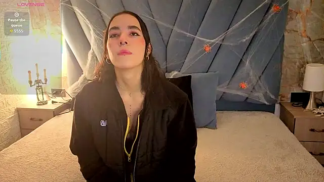 Snapshot of violett__golden chatting on 14, 10, 2025 violett  golden online show from 14, 10, 2025