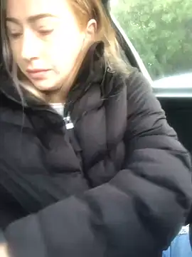 Reina Cummings online show from 5, 10, 2025