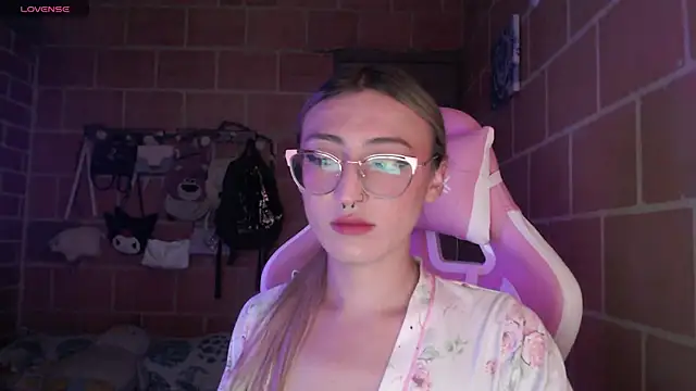 Andrea camilaaa online show from 10, 7, 2026