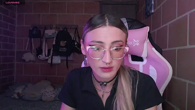 Andrea camilaaa online show from 7, 8, 2026