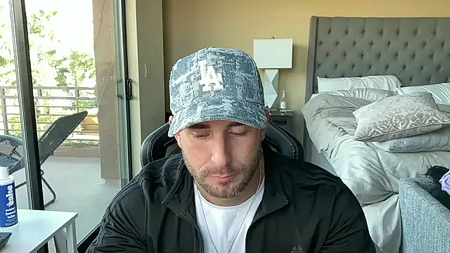 brettmycles28 online show from 27, 10, 2025