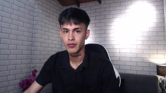 Thiago twink online show from 24, 9, 2025