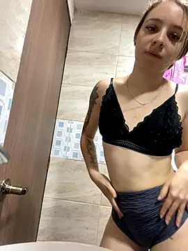 Snapshot of karla-thomsom10 chatting on 15, 10, 2025 karla-thomsom10 online show from 15, 10, 2025