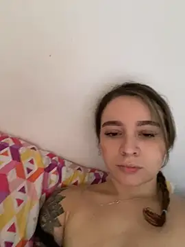 Snapshot of karla-thomsom10 chatting on 12, 11, 2025 karla-thomsom10 online show from 12, 11, 2025