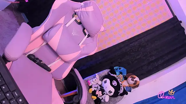 cassie dilaurentis online show from 7, 4, 2026