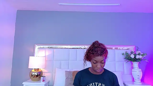 MadeleineHocker online show from 11, 10, 2025