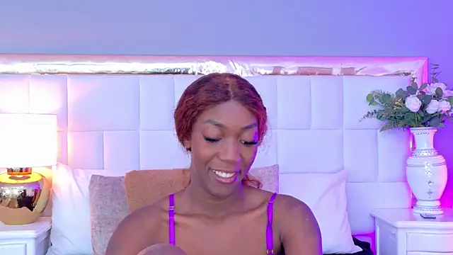 MadeleineHocker online show from 8, 11, 2025