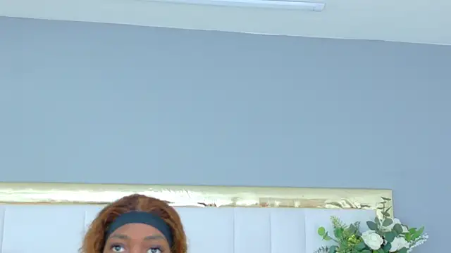 MadeleineHocker online show from 22, 11, 2025