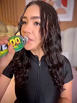 Snapshot of noa_moon chatting on 4, 2, 2026 noa moon online show from 4, 2, 2026