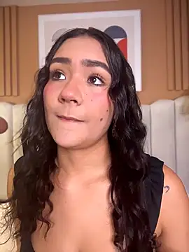 Snapshot of noa_moon chatting on 5, 2, 2026 noa moon online show from 5, 2, 2026